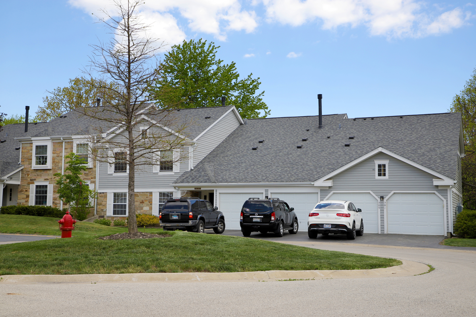 a view of a house with a cars park