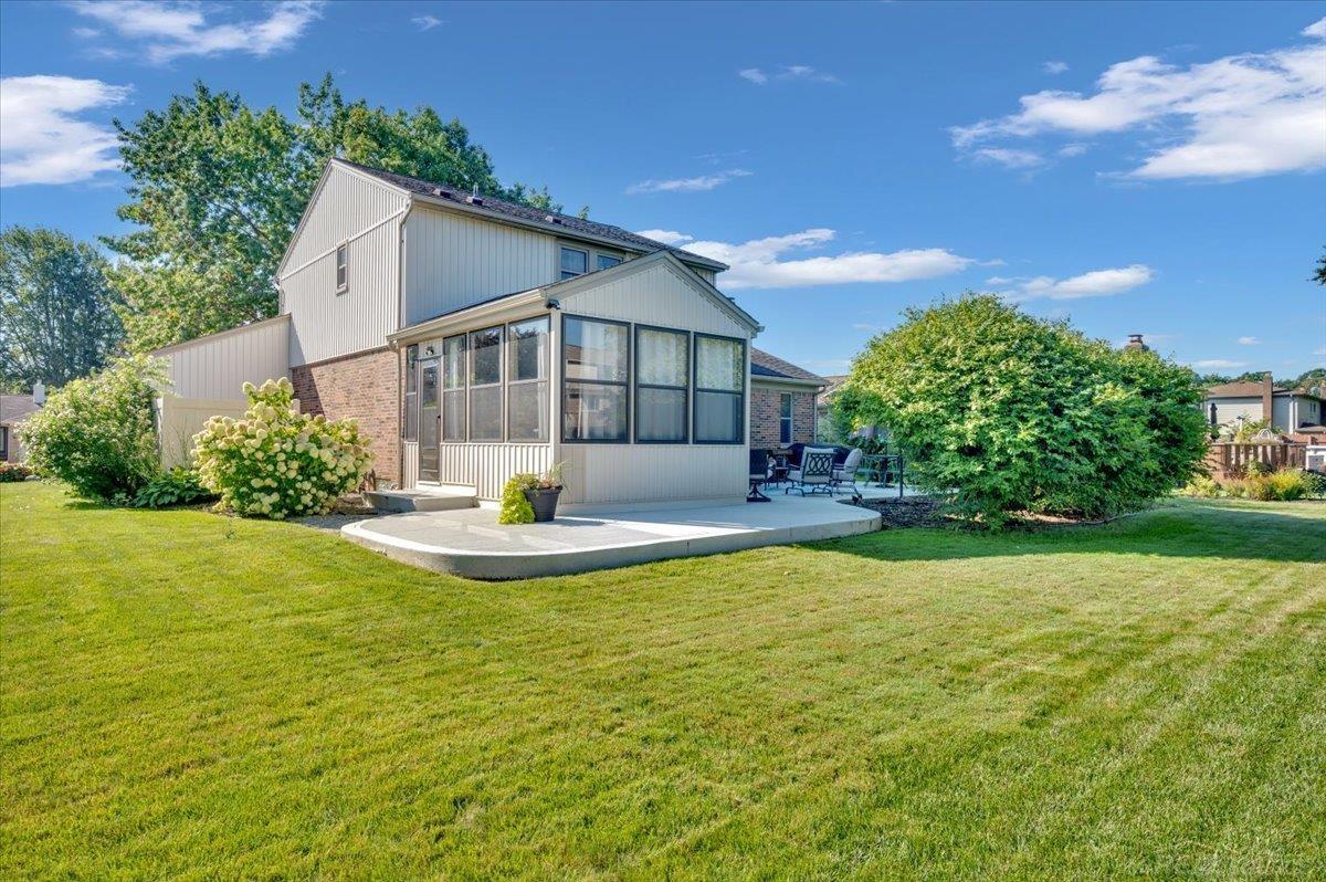 2326 Cumberland Road Rochester Hills, MI 48307 - Photo 7 of 36