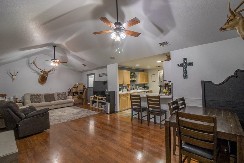 133 Travis Street Kerrville, TX 78028 - Photo 5 of 28