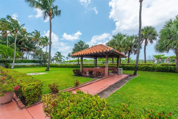 $3,800 | 2401 Collins Avenue, Unit 1107, Miami Beach, FL 33140