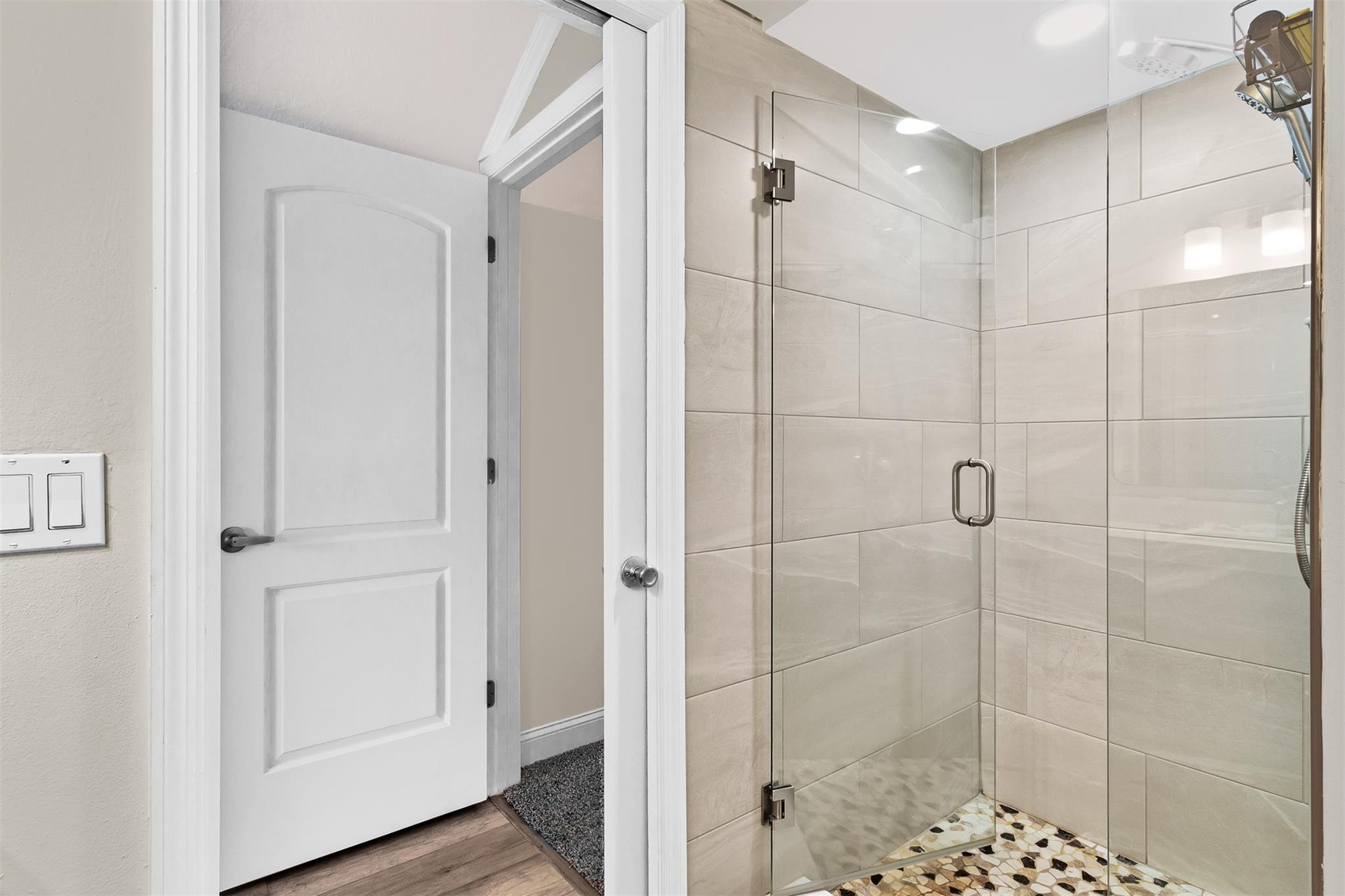 107 Stony Point Drive Sebastian, FL 32958 - Photo 22 of 34 Frameless shower door
