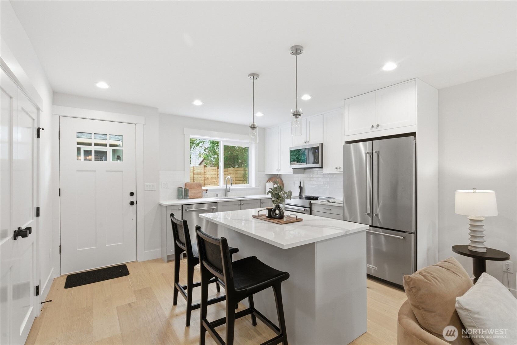 8817 Densmore Avenue North Seattle, WA 98103 - Photo 4 of 26