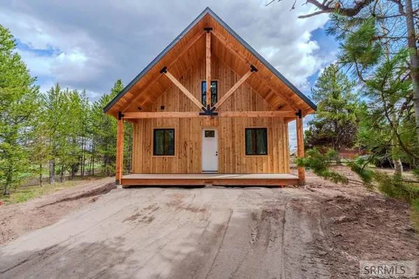 $829,990 | 3526 Montauk Drive, Island Park, ID 83429