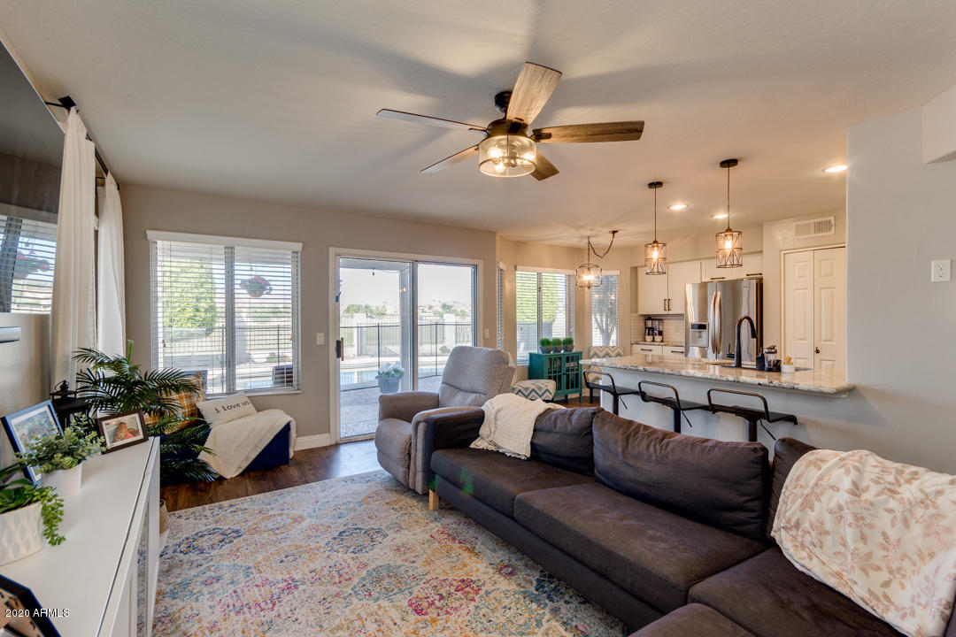 2910 East Frye Road Phoenix, AZ 85048 - Photo 12 of 31 Main Living Room