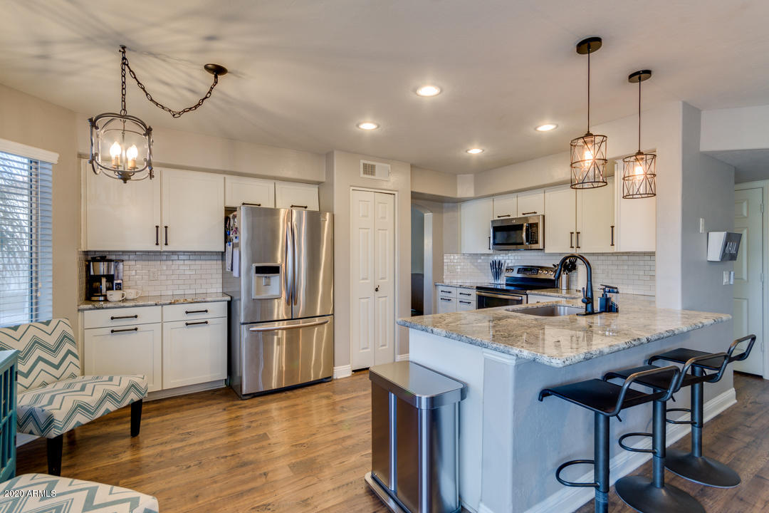 2910 East Frye Road Phoenix, AZ 85048 - Photo 6 of 31 Kitchen