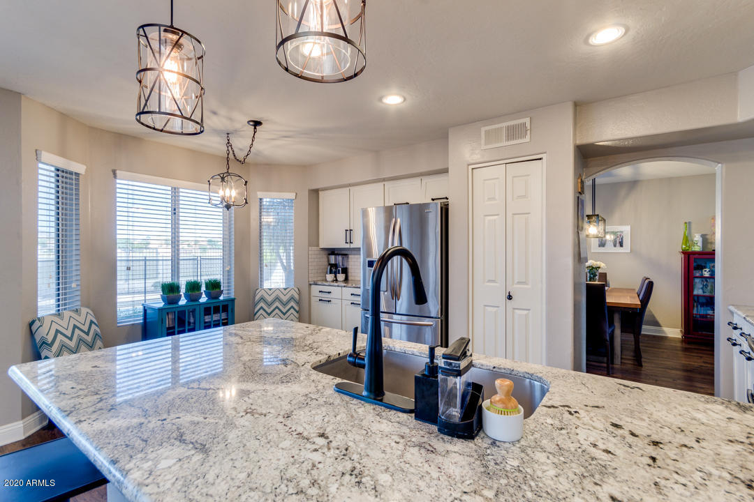 2910 East Frye Road Phoenix, AZ 85048 - Photo 7 of 31 Kitchen