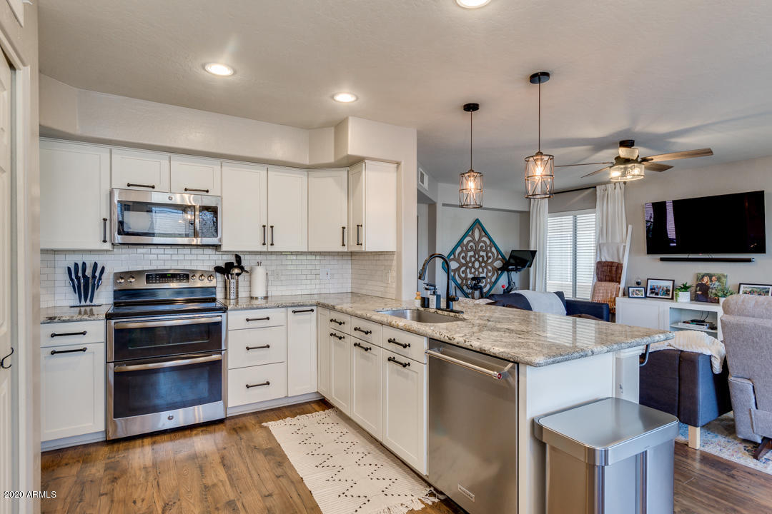 2910 East Frye Road Phoenix, AZ 85048 - Photo 8 of 31 Kitchen