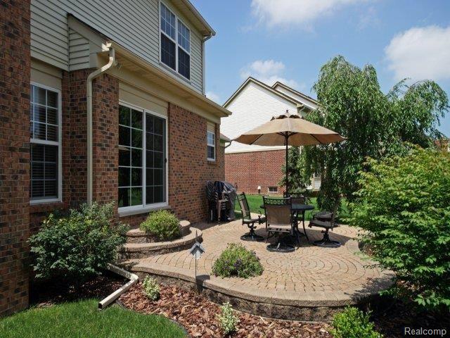 1731 Dunston Road Canton, MI 48188 - Photo 16 of 19 Brick Paver Patio