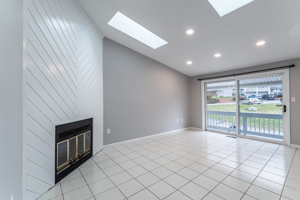8 Coventry Road, Unit 8 Grafton, MA 01519 - Photo 4 of 22 Gallery Image 4