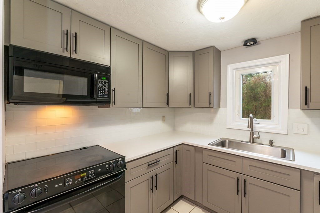 8 Coventry Road, Unit 8 Grafton, MA 01519 - Photo 7 of 22 Gallery Image 7