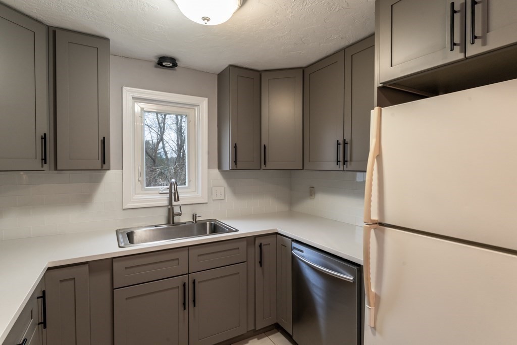 8 Coventry Road, Unit 8 Grafton, MA 01519 - Photo 8 of 22 Gallery Image 8