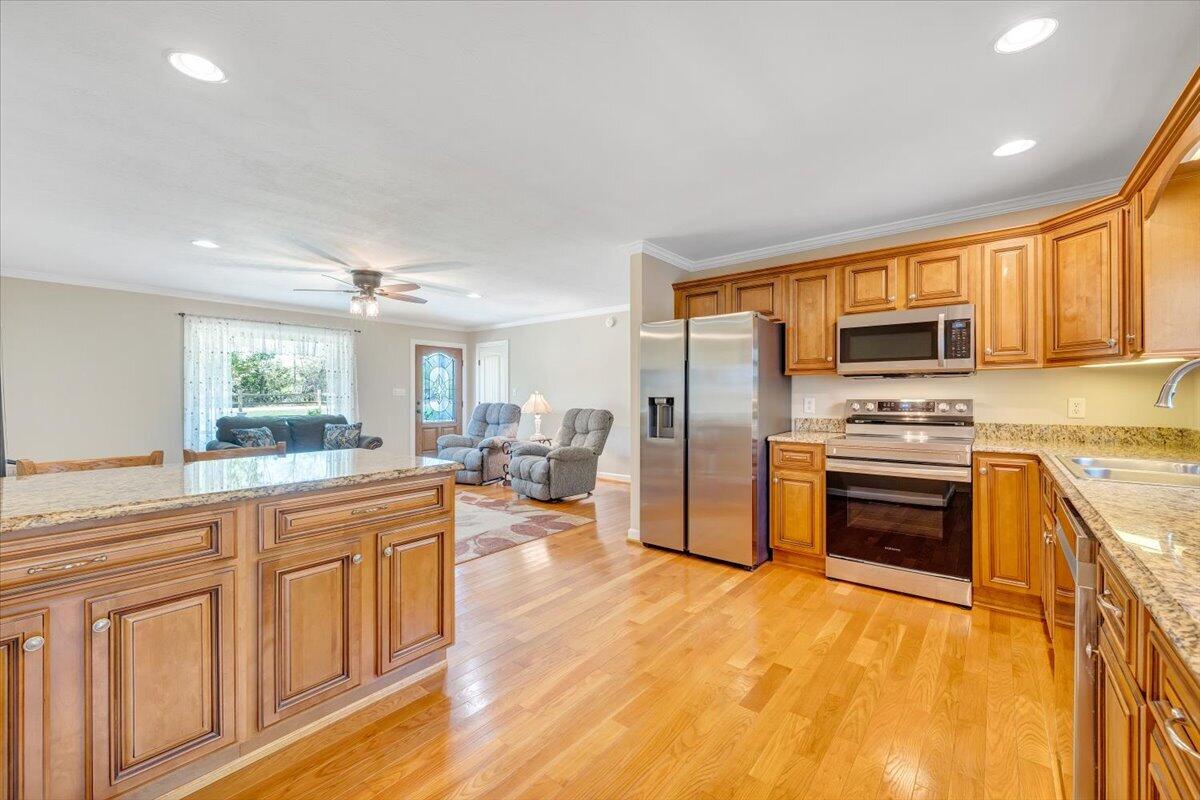 462 Gilford Road Wirtz, VA 24184 - Photo 14 of 53 Kitchen