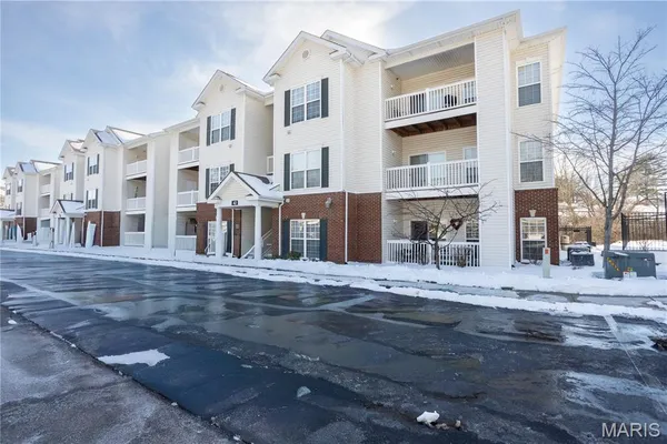 $199,900 | 42 Kassebaum Lane, Unit 208, St. Louis, MO 63129