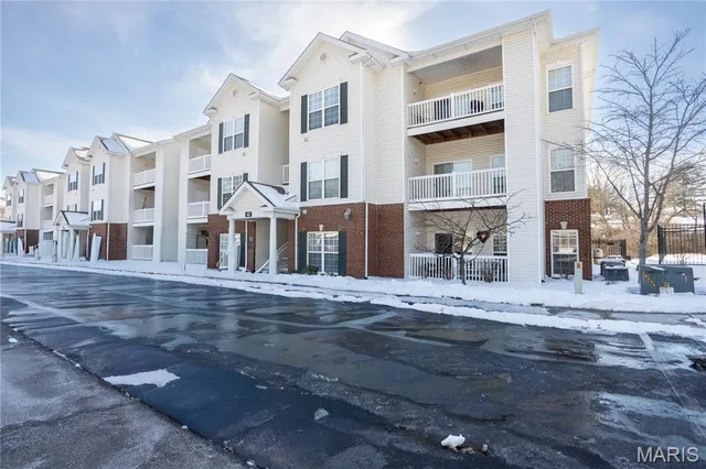 $199,900 | 42 Kassebaum Lane, Unit 208, St. Louis, MO 63129