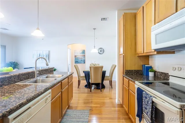 $199,900 | 42 Kassebaum Lane, Unit 208, St. Louis, MO 63129