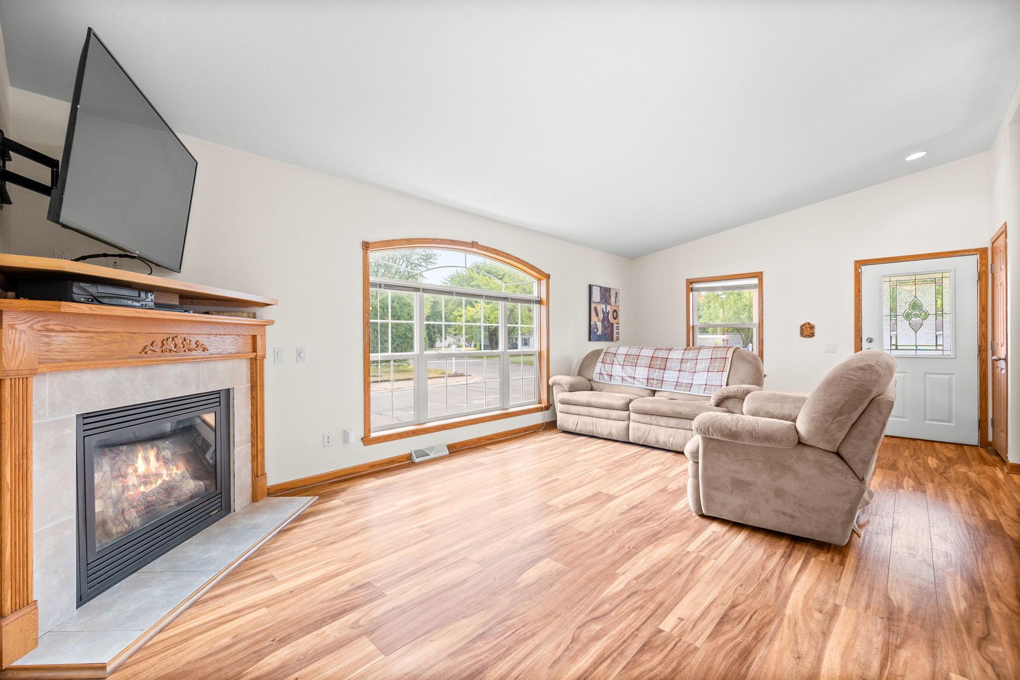 1845 83rd Street West Inver Grove Heights, MN 55077 - Photo 3 of 19