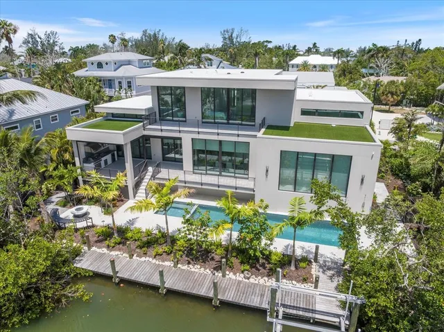 $4,123,000 | 590 De Narvaez Drive, Longboat Key, FL 34228
