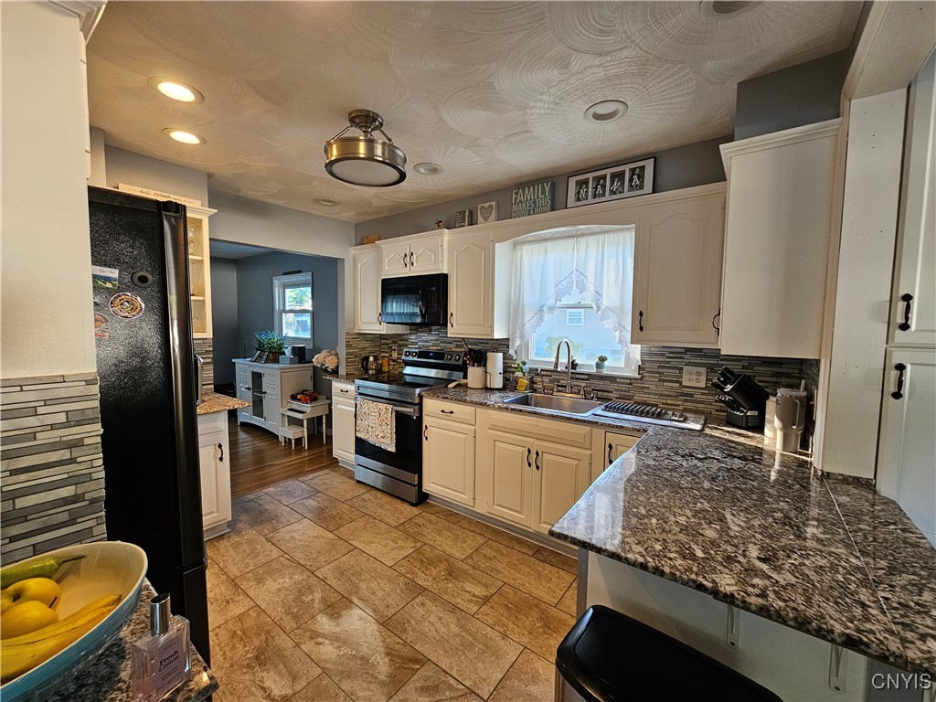 703 Burth Place Utica, NY 13502 - Photo 17 of 46