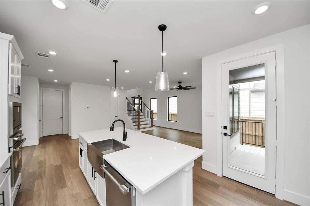 405 Forest Reserve Place Houston, TX 77079 - Photo 13 of 38