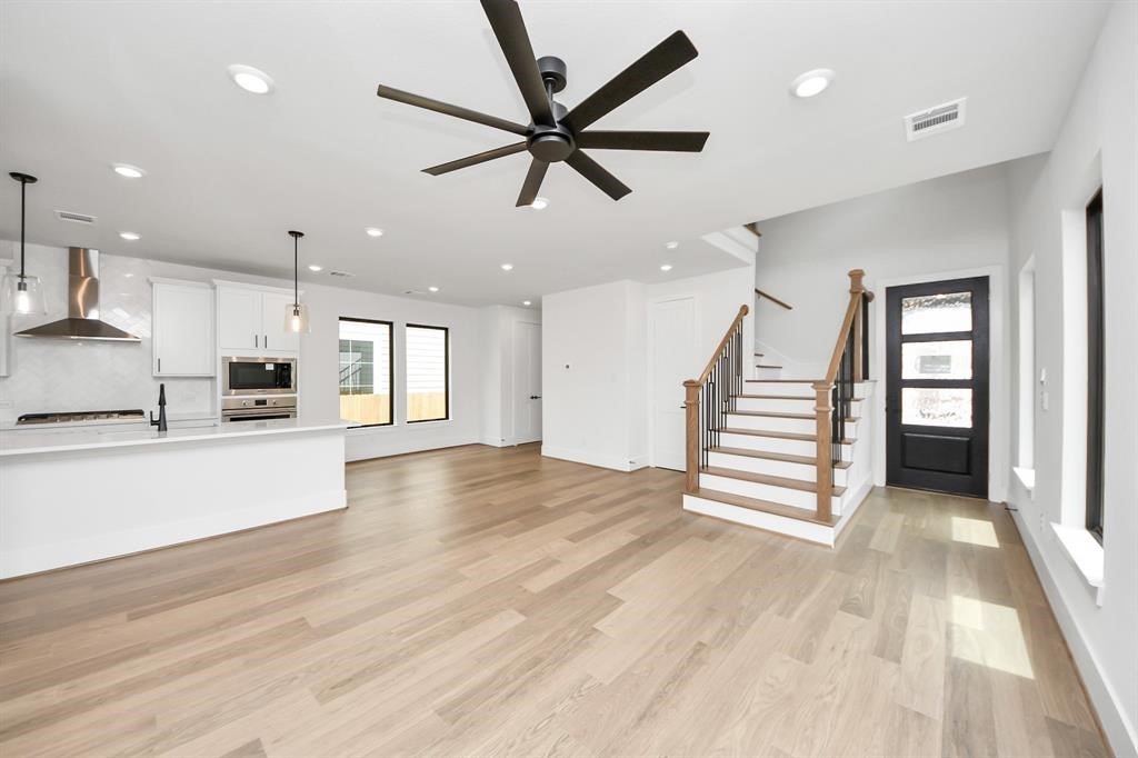 405 Forest Reserve Place Houston, TX 77079 - Photo 14 of 38