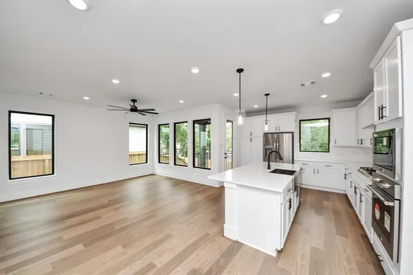 $660,000 | 405 Forest Reserve Place, Houston, TX 77079