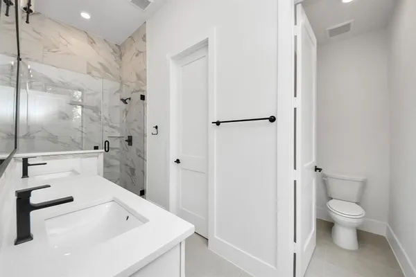 $660,000 | 405 Forest Reserve Place, Houston, TX 77079