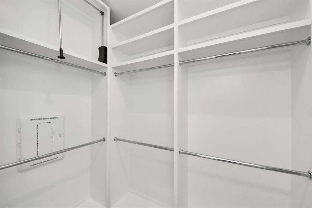 405 Forest Reserve Place Houston, TX 77079 - Photo 28 of 38 This photo display the large primary closet