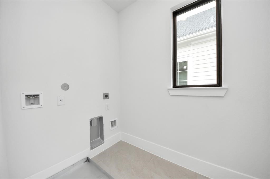 405 Forest Reserve Place Houston, TX 77079 - Photo 35 of 38 Generously sized laundry room