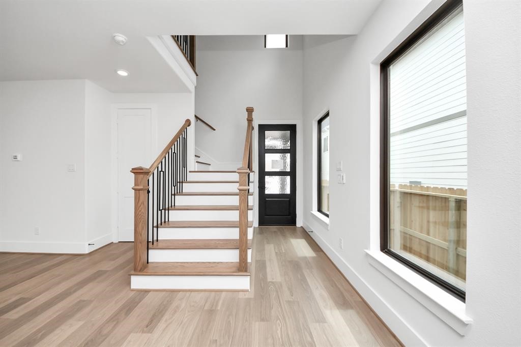 405 Forest Reserve Place Houston, TX 77079 - Photo 5 of 38