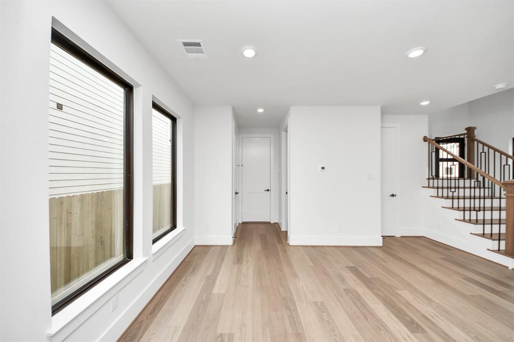 405 Forest Reserve Place Houston, TX 77079 - Photo 8 of 38