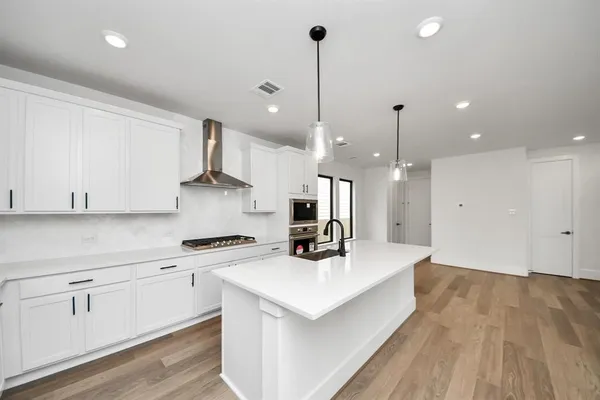 $660,000 | 405 Forest Reserve Place, Houston, TX 77079