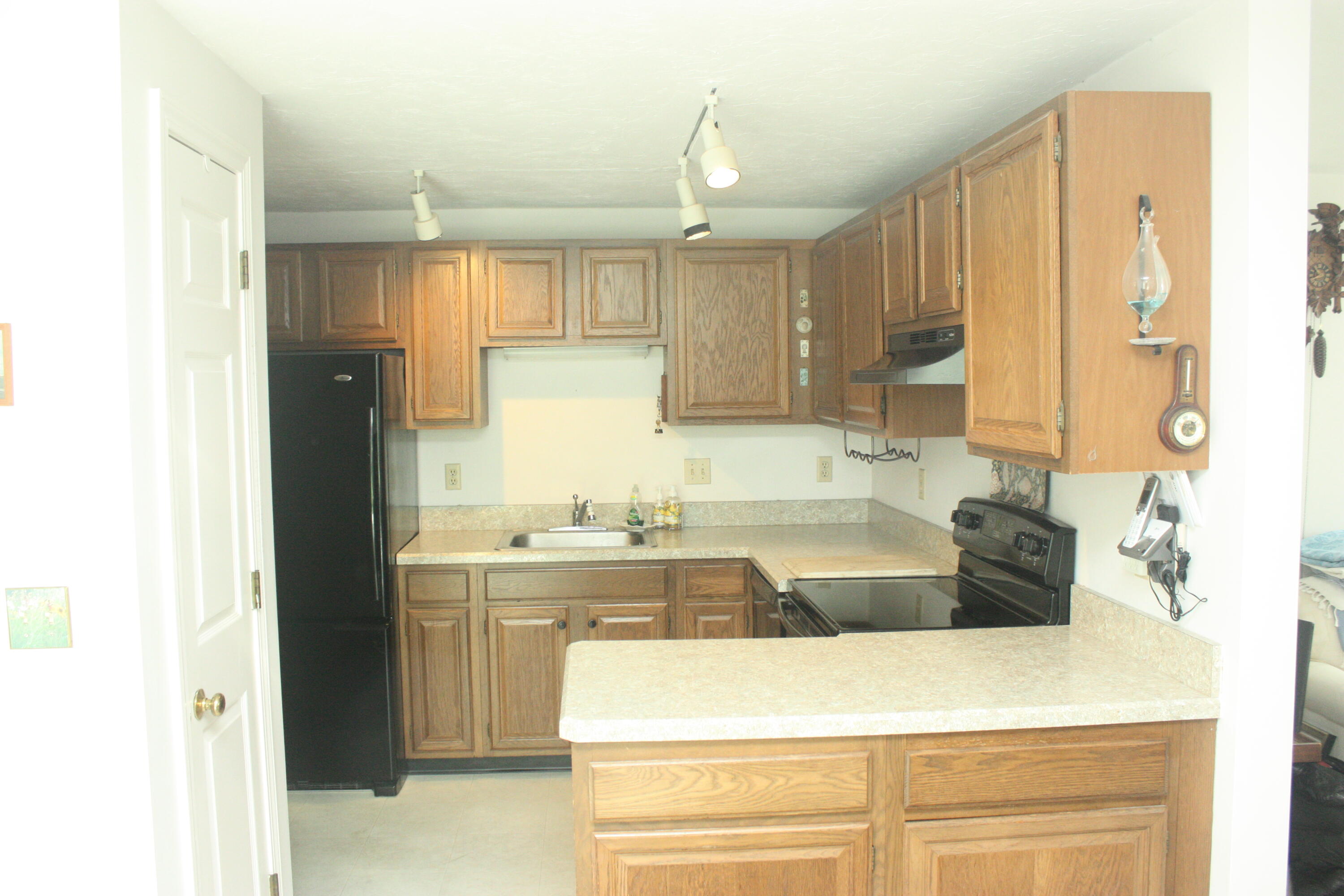 45 West Road, Unit 2F Orleans, MA 02653 - Photo 7 of 20 kitchen