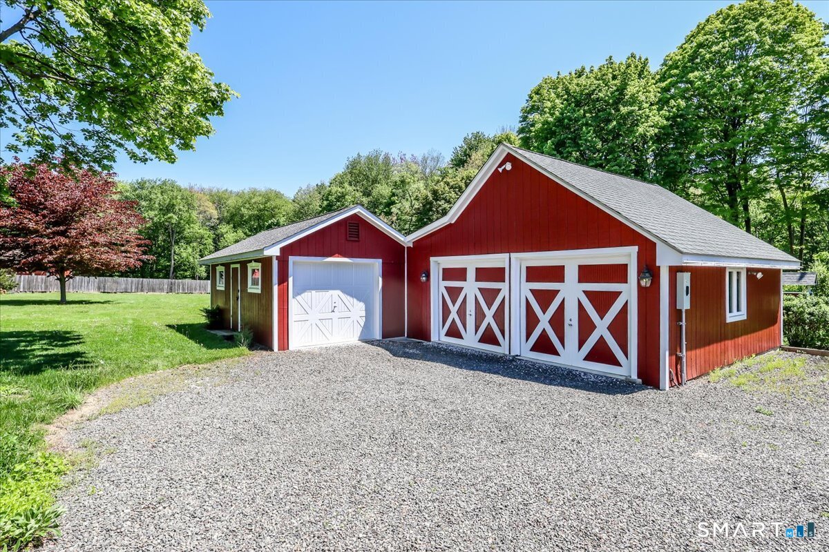 199 Berkshire Road Newtown, CT 06482 - Photo 8 of 40