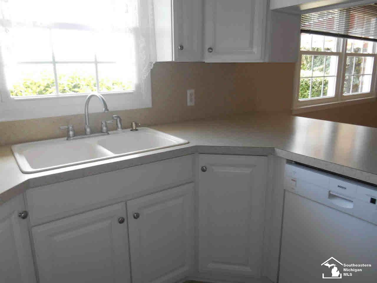 5730 East Dunbar Road Monroe, MI 48161 - Photo 4 of 17 20445037-3.JPG