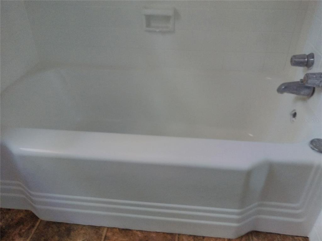 487 Rylane Street De Leon Springs, FL 32130 - Photo 24 of 40 a bathroom with a bathtub