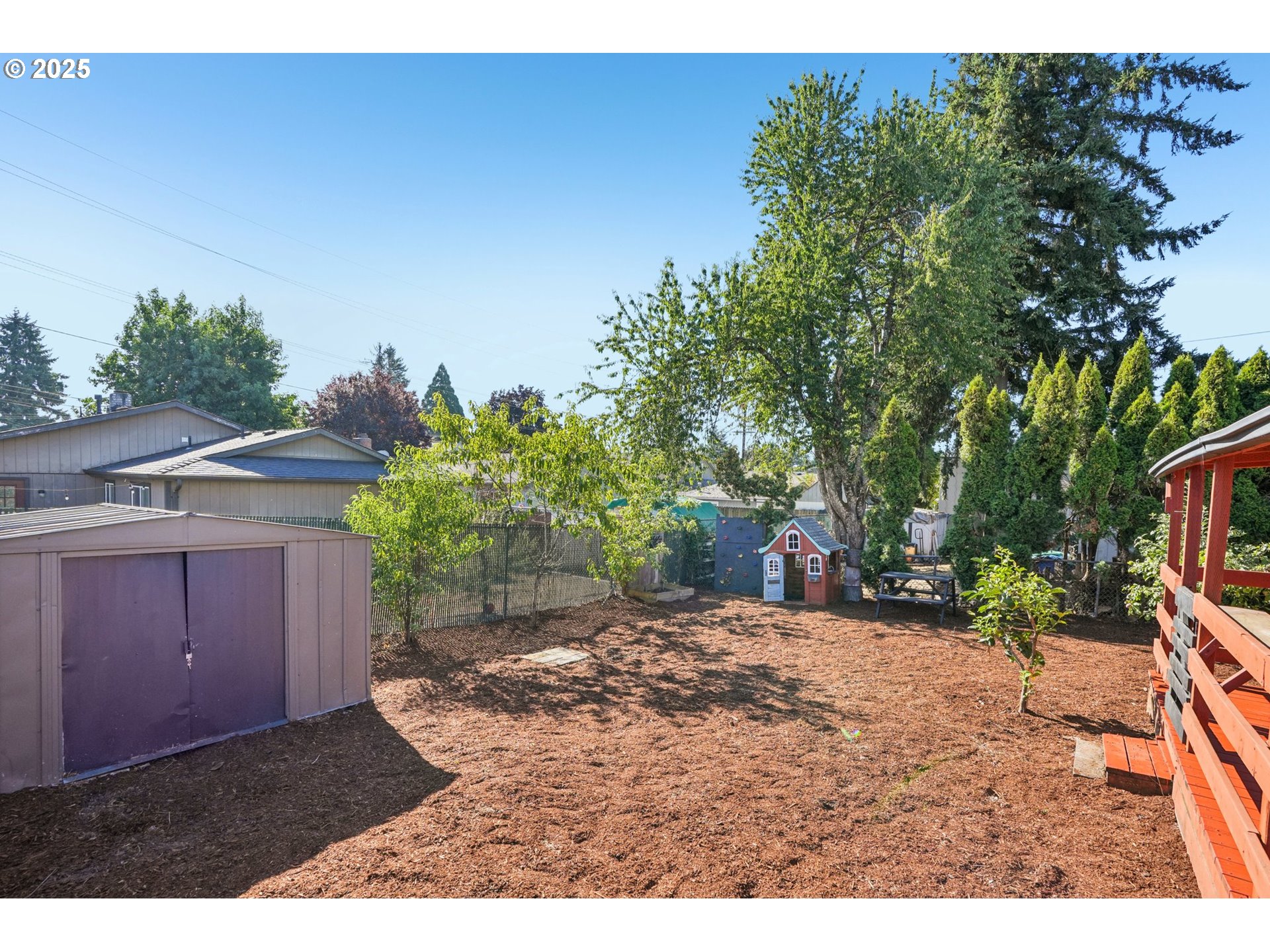 1019 Linn Avenue Oregon City, OR 97045 - Photo 24 of 27 a view of a backyard