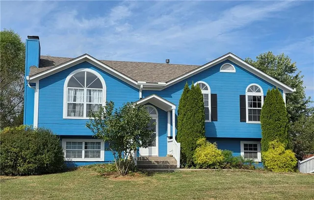 $275,000 | 1104 16th Avenue South, Greenwood, MO 64034