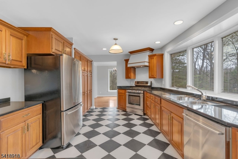 134 Spencer Road Bernards, NJ 07920 - Photo 12 of 34