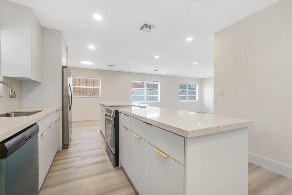 3429 East Shore Road Miramar, FL 33023 - Photo 6 of 32 5_1024px