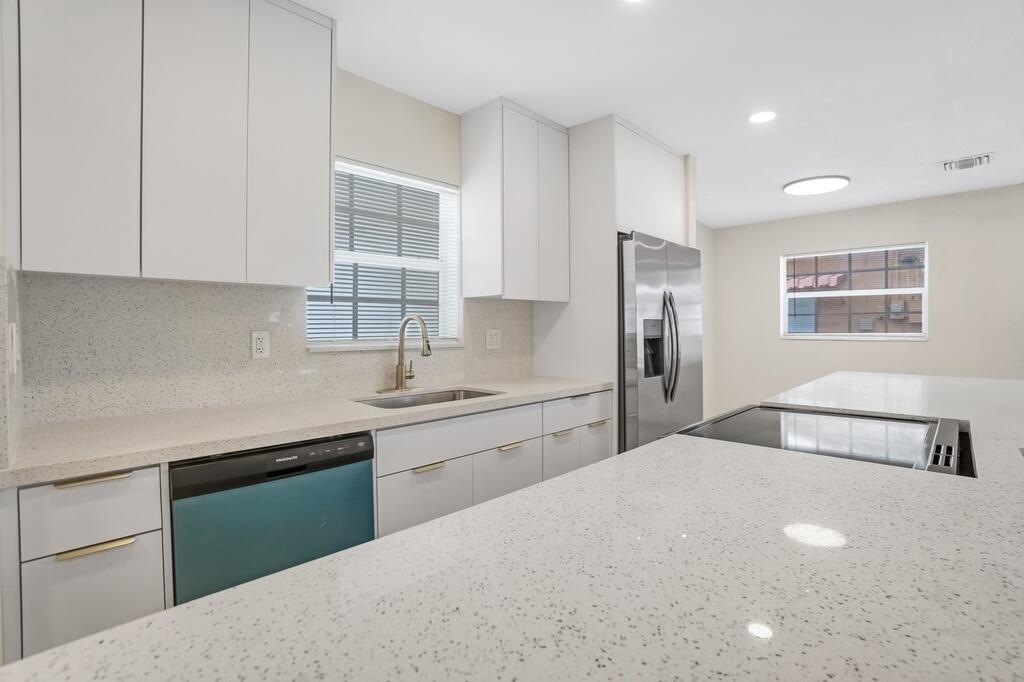 3429 East Shore Road Miramar, FL 33023 - Photo 9 of 32 10_1024px