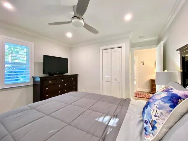 $10,000 | 907 Tropic Drive, Vero Beach, FL 32963