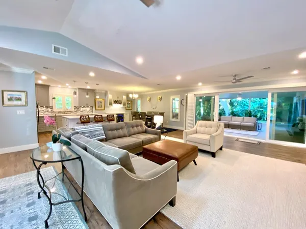$10,000 | 907 Tropic Drive, Vero Beach, FL 32963