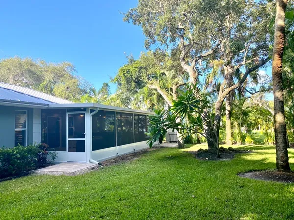 $10,000 | 907 Tropic Drive, Vero Beach, FL 32963