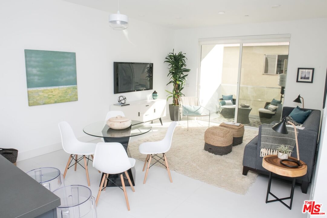 415 Le Doux Road, Unit 501 Los Angeles, CA 90048 - Photo 4 of 20