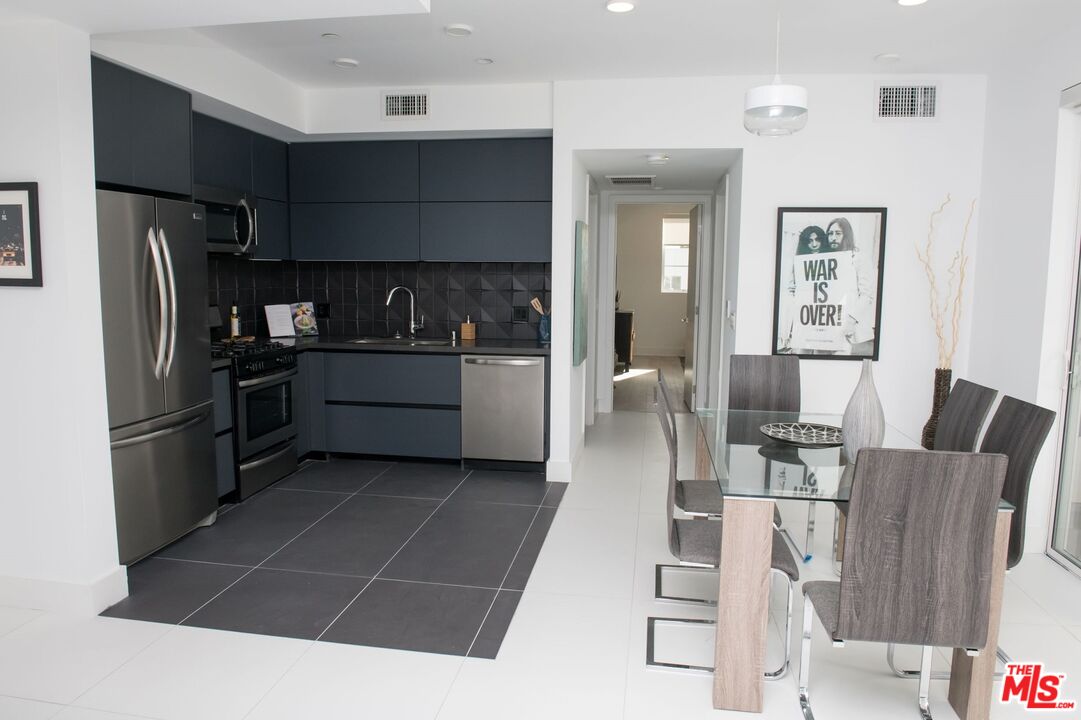 415 Le Doux Road, Unit 501 Los Angeles, CA 90048 - Photo 5 of 20