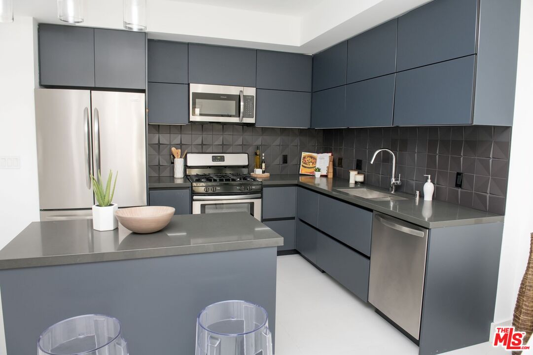 415 Le Doux Road, Unit 501 Los Angeles, CA 90048 - Photo 8 of 20