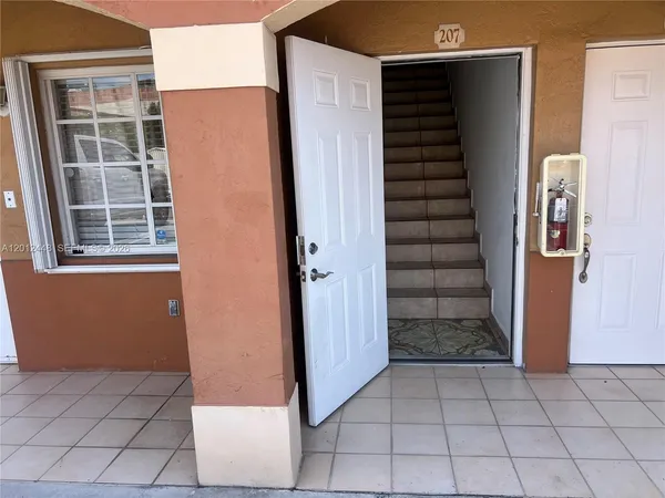 $2,500 | 2425 West 76th Street, Unit 207, Hialeah, FL 33016