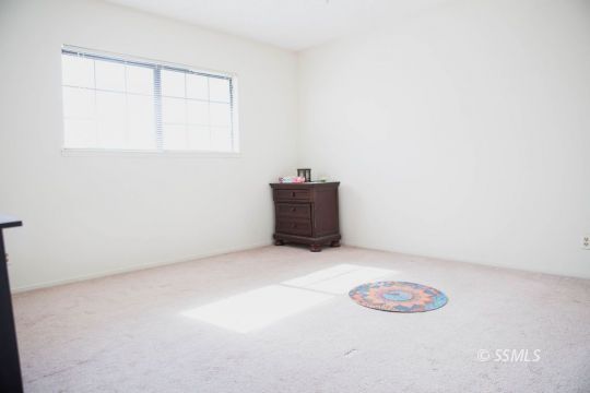 632 West Graaf Avenue Ridgecrest, CA 93555 - Photo 16 of 17 an empty room with a cabinet and cabinet