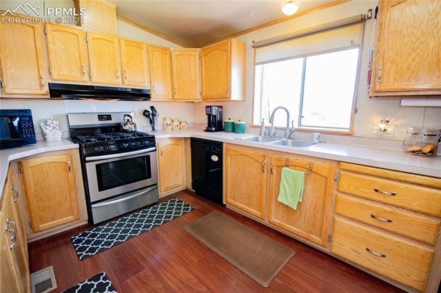 1275 Cap Rock Road Coal Creek, CO 81221 - Photo 17 of 43 Kitchen