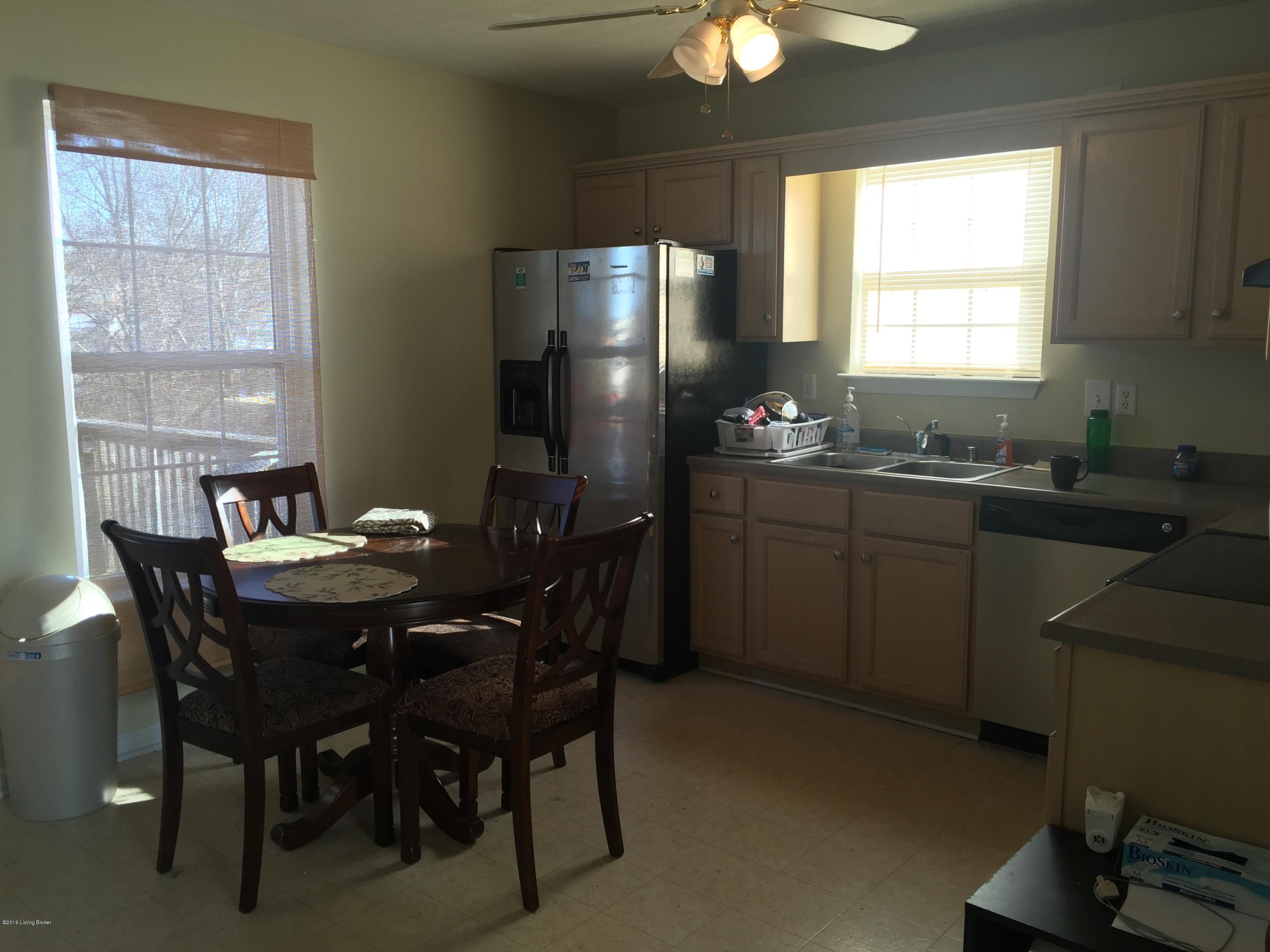 10101 Lancewood Road Louisville, KY 40229 - Photo 3 of 13 Eat In Kitchen